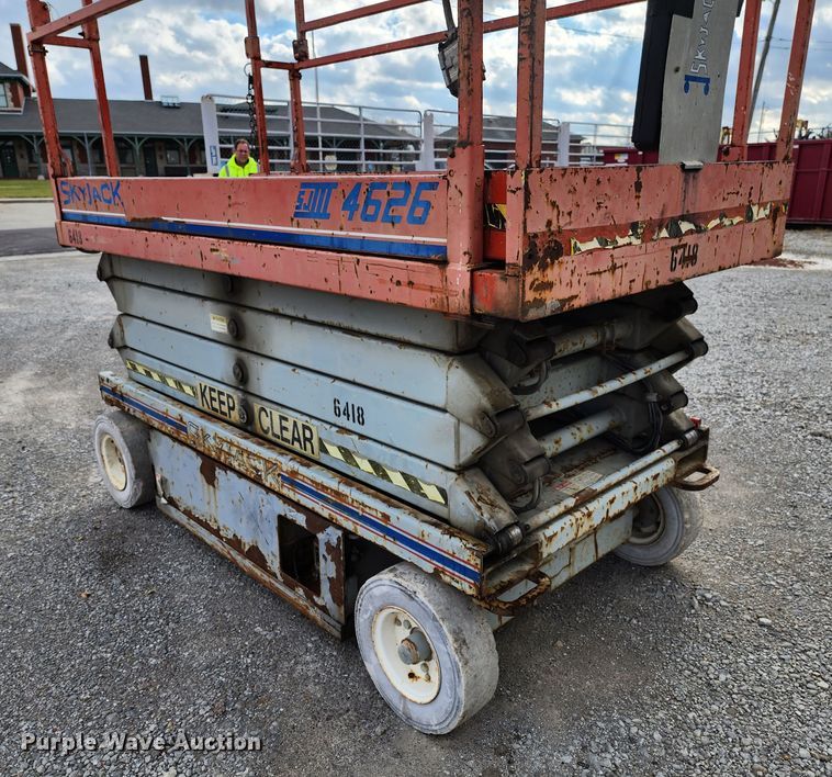 image for item JW9955 2001 Skyjack SJIII 4626  scissor lift