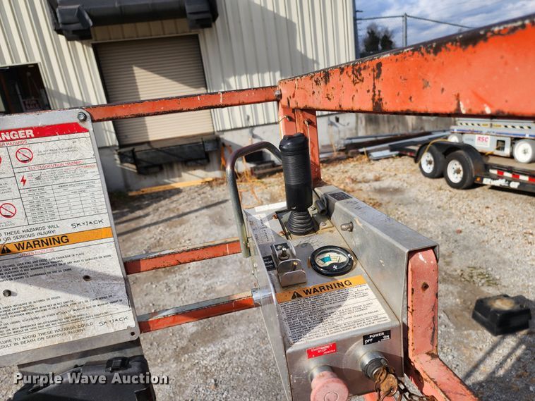 image for item JW9955 2001 Skyjack SJIII 4626  scissor lift