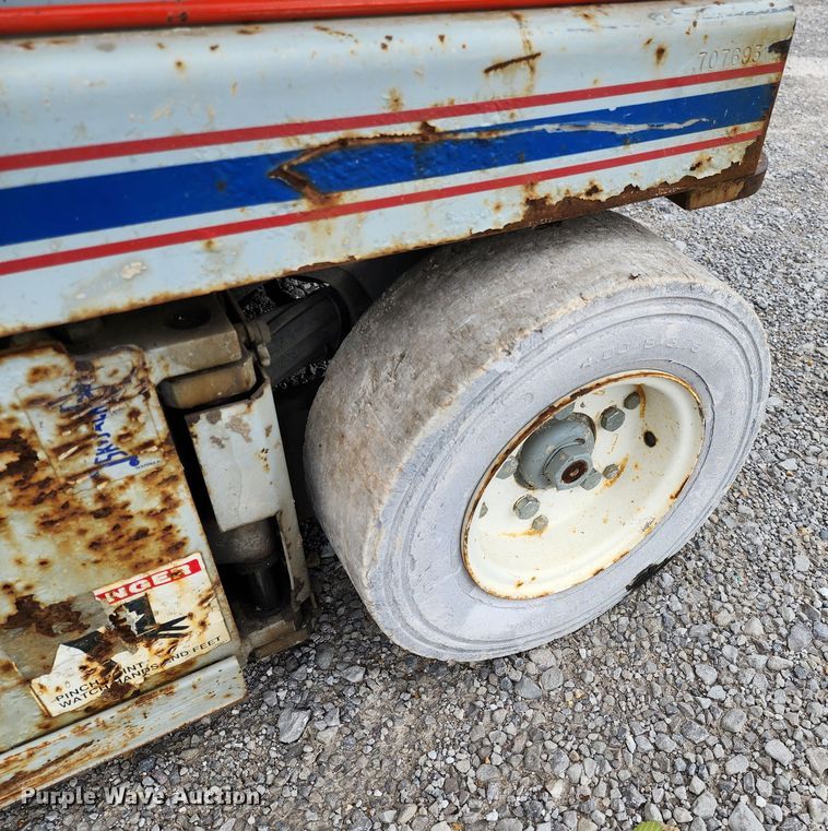 image for item JW9955 2001 Skyjack SJIII 4626  scissor lift