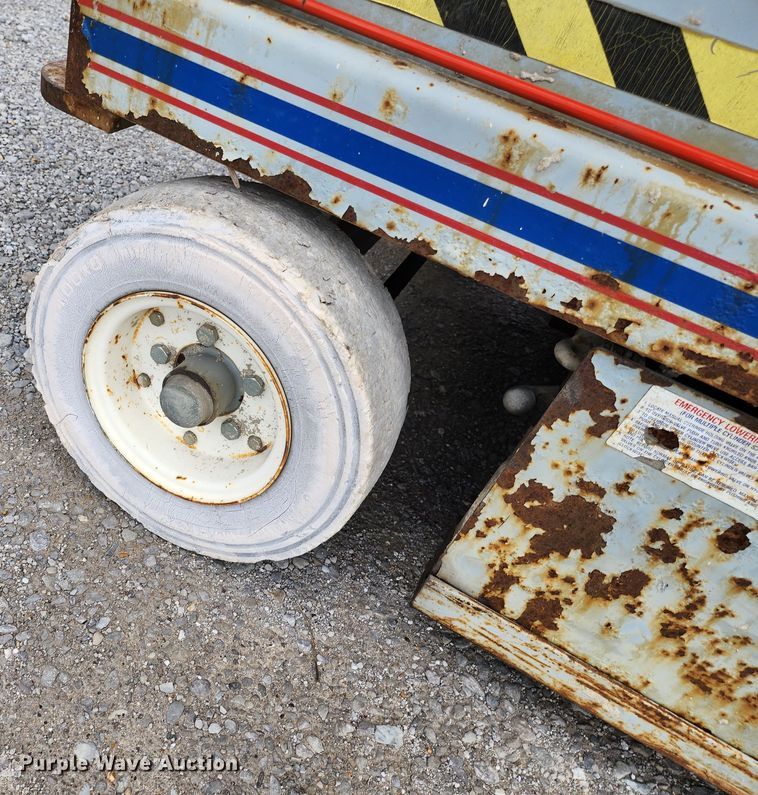 image for item JW9955 2001 Skyjack SJIII 4626  scissor lift