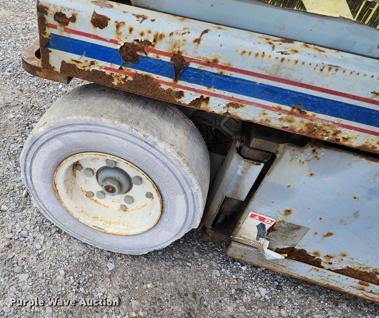 image for item JW9955 2001 Skyjack SJIII 4626  scissor lift