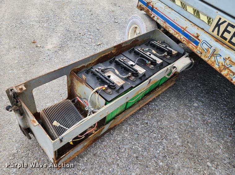 image for item JW9955 2001 Skyjack SJIII 4626  scissor lift