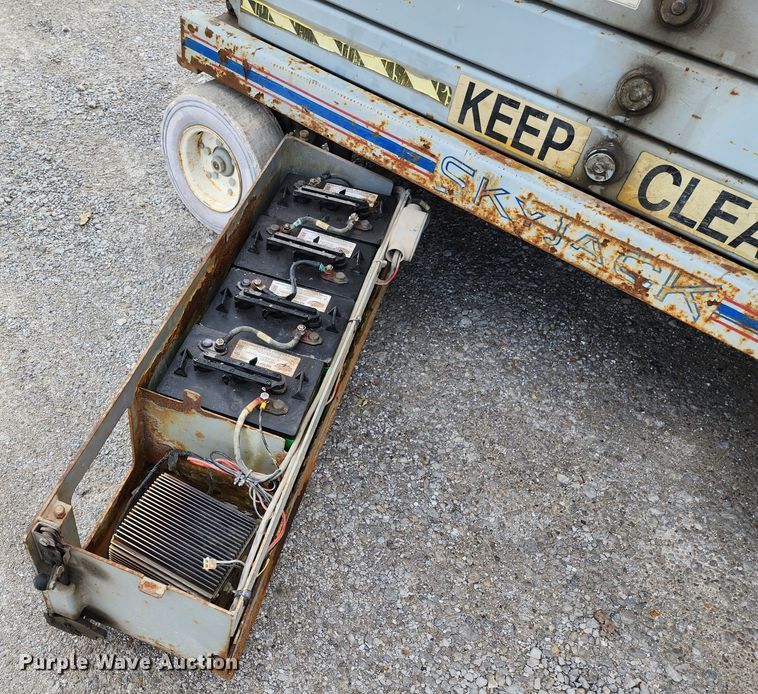 image for item JW9955 2001 Skyjack SJIII 4626  scissor lift