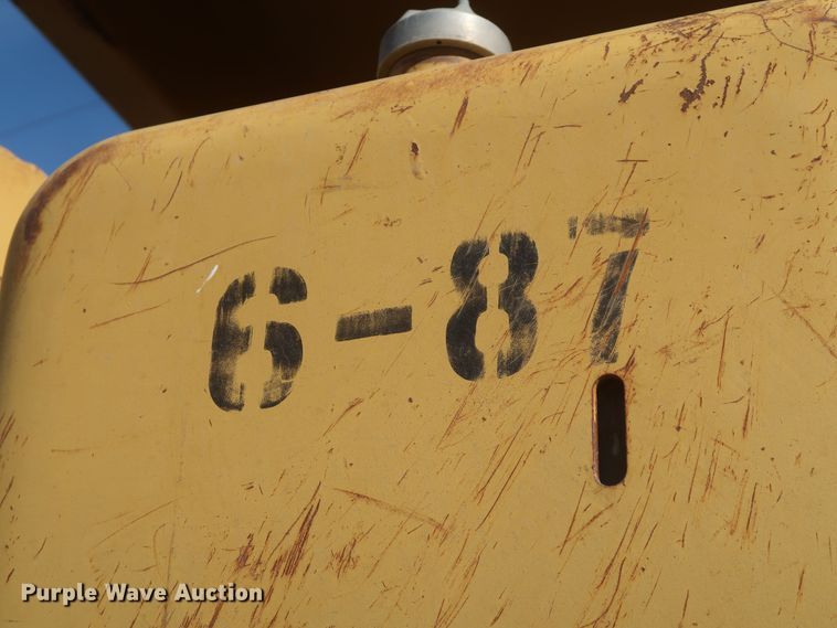 image for item JX9230 1984 Caterpillar D8K  crawler tractor