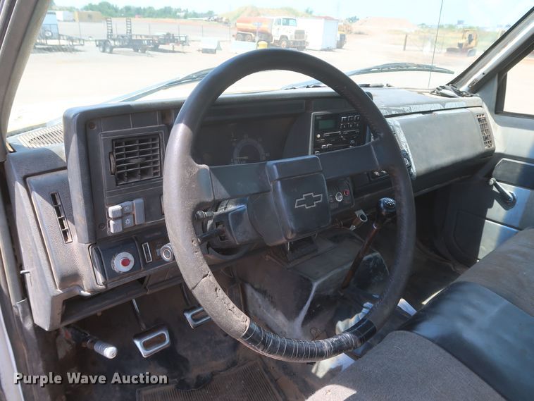 image for item JX9232 1998 Chevrolet C7500  fuel / lube truck