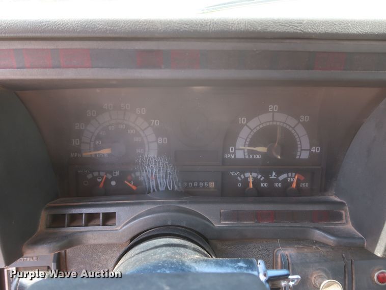 image for item JX9232 1998 Chevrolet C7500  fuel / lube truck