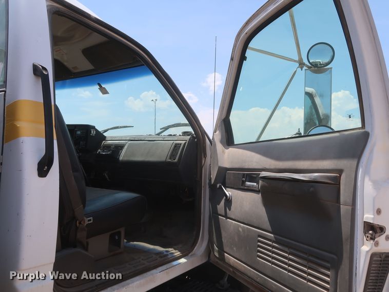 image for item JX9232 1998 Chevrolet C7500  fuel / lube truck