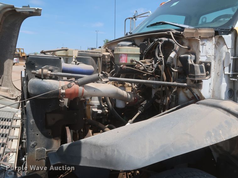 image for item JX9232 1998 Chevrolet C7500  fuel / lube truck