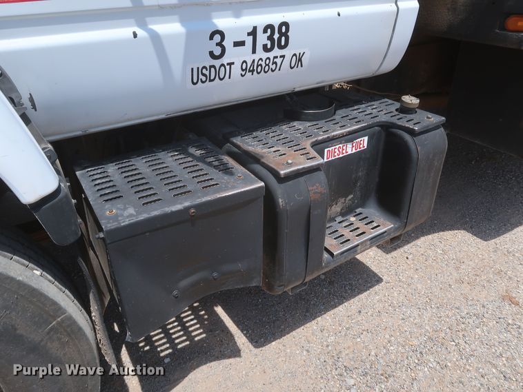 image for item JX9232 1998 Chevrolet C7500  fuel / lube truck