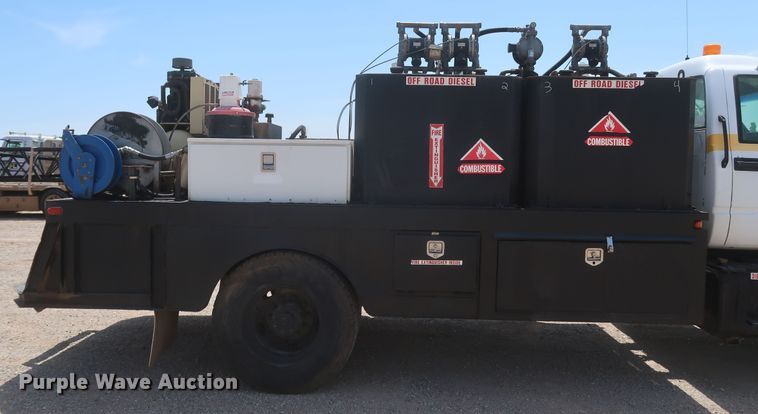 image for item JX9232 1998 Chevrolet C7500  fuel / lube truck