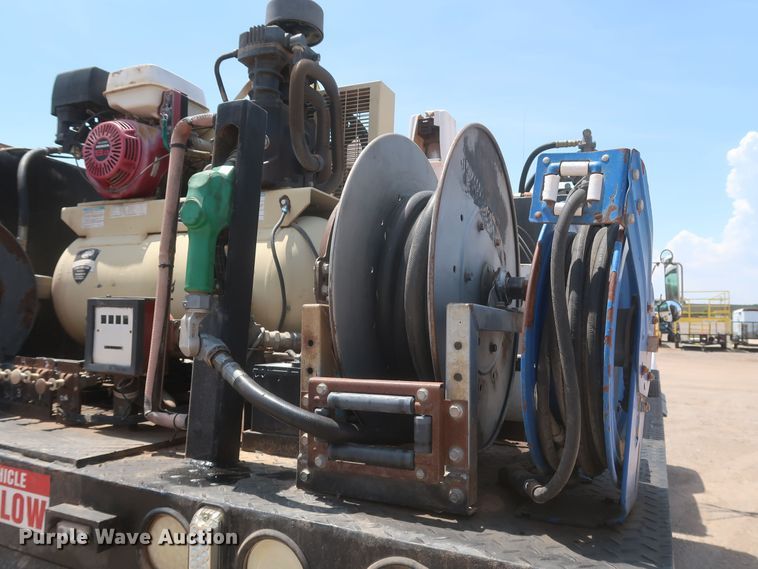 image for item JX9232 1998 Chevrolet C7500  fuel / lube truck