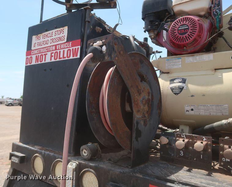 image for item JX9232 1998 Chevrolet C7500  fuel / lube truck