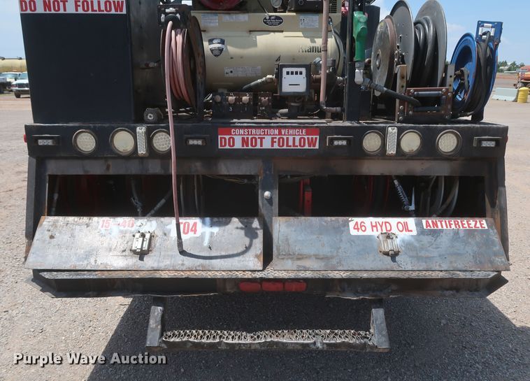 image for item JX9232 1998 Chevrolet C7500  fuel / lube truck