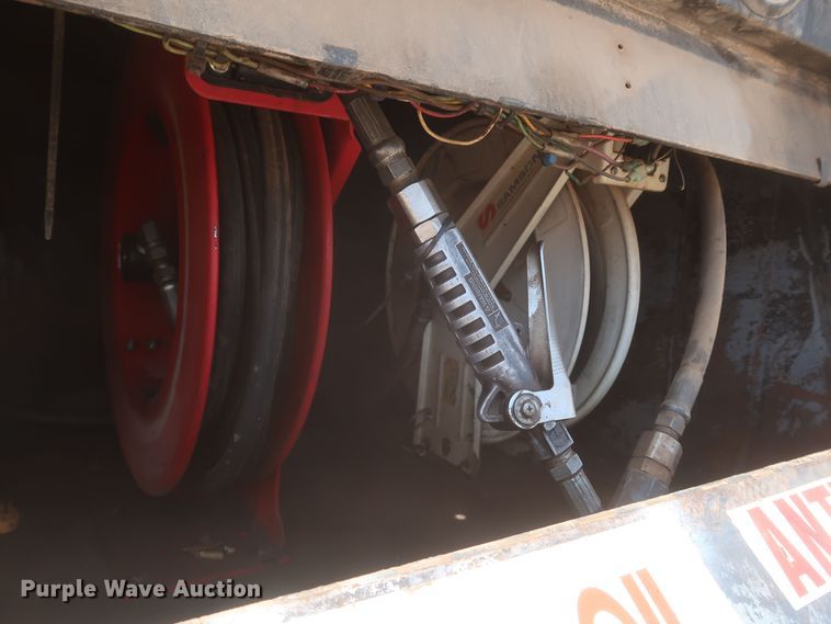 image for item JX9232 1998 Chevrolet C7500  fuel / lube truck