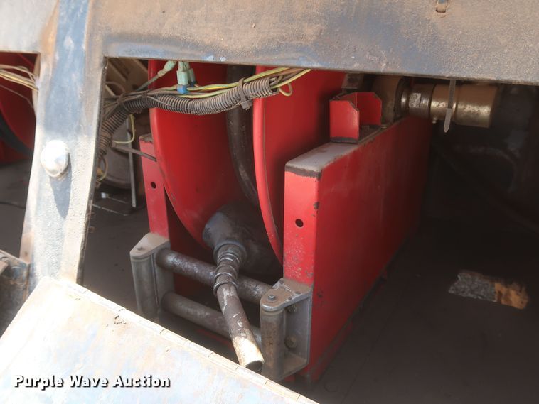 image for item JX9232 1998 Chevrolet C7500  fuel / lube truck