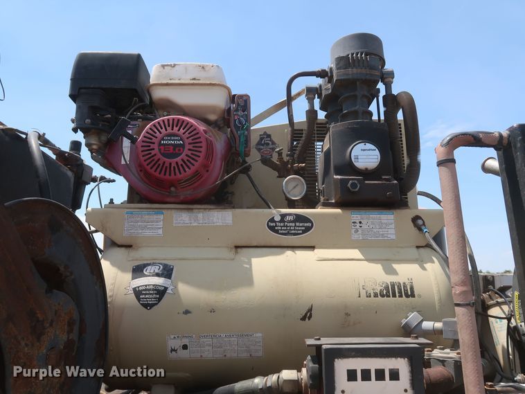 image for item JX9232 1998 Chevrolet C7500  fuel / lube truck