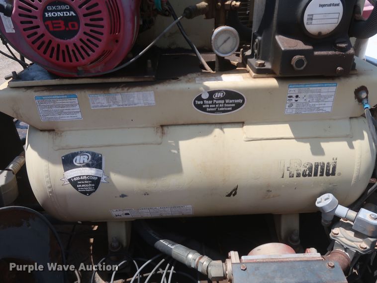 image for item JX9232 1998 Chevrolet C7500  fuel / lube truck