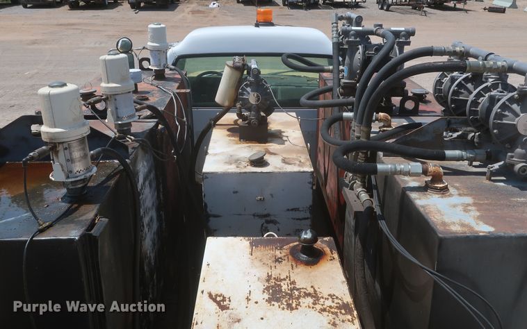 image for item JX9232 1998 Chevrolet C7500  fuel / lube truck