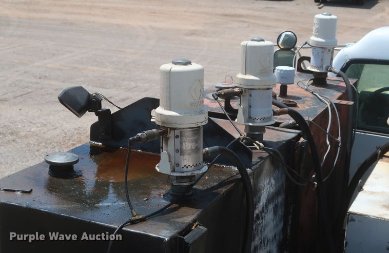 image for item JX9232 1998 Chevrolet C7500  fuel / lube truck