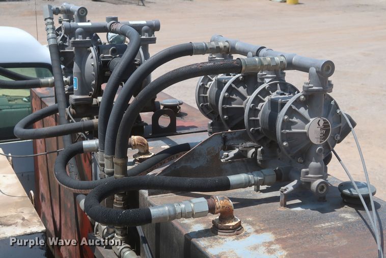 image for item JX9232 1998 Chevrolet C7500  fuel / lube truck