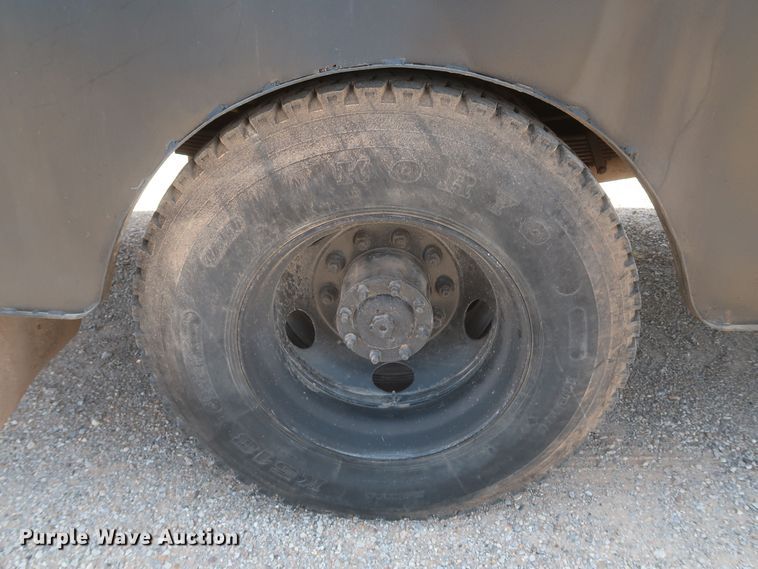 image for item JX9232 1998 Chevrolet C7500  fuel / lube truck