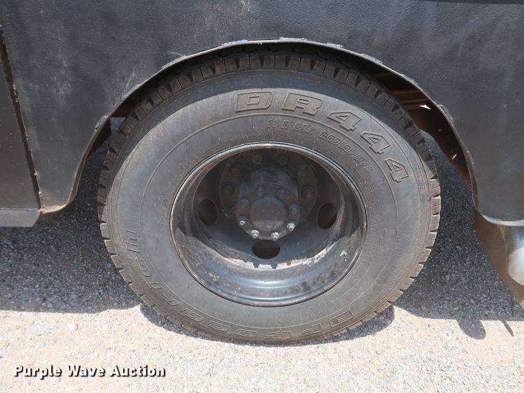 image for item JX9232 1998 Chevrolet C7500  fuel / lube truck