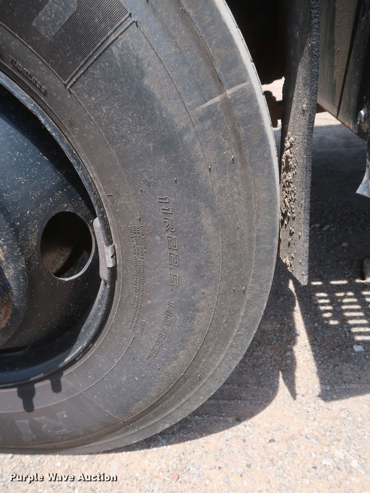 image for item JX9232 1998 Chevrolet C7500  fuel / lube truck