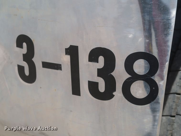 image for item JX9232 1998 Chevrolet C7500  fuel / lube truck