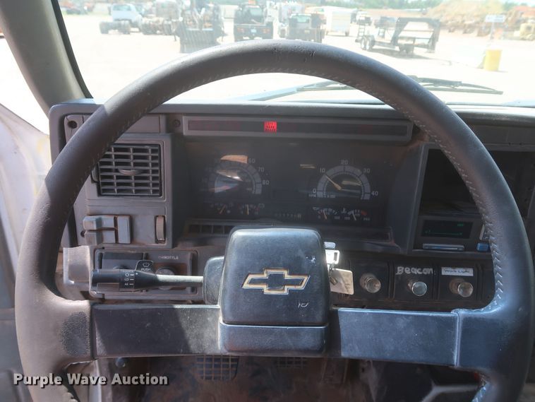 image for item JX9254 1998 Chevrolet C7500  utility / service truck