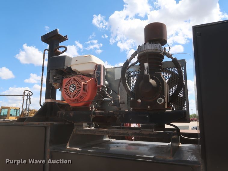 image for item JX9254 1998 Chevrolet C7500  utility / service truck