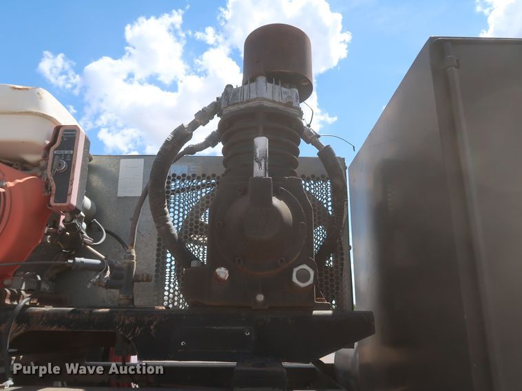 image for item JX9254 1998 Chevrolet C7500  utility / service truck