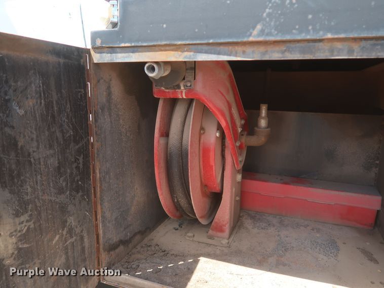 image for item JX9254 1998 Chevrolet C7500  utility / service truck