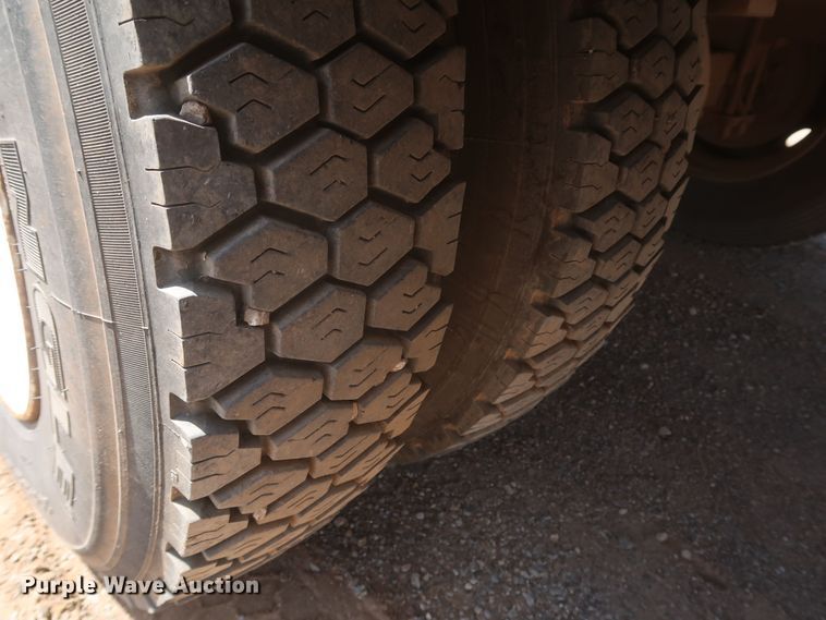 image for item JX9254 1998 Chevrolet C7500  utility / service truck