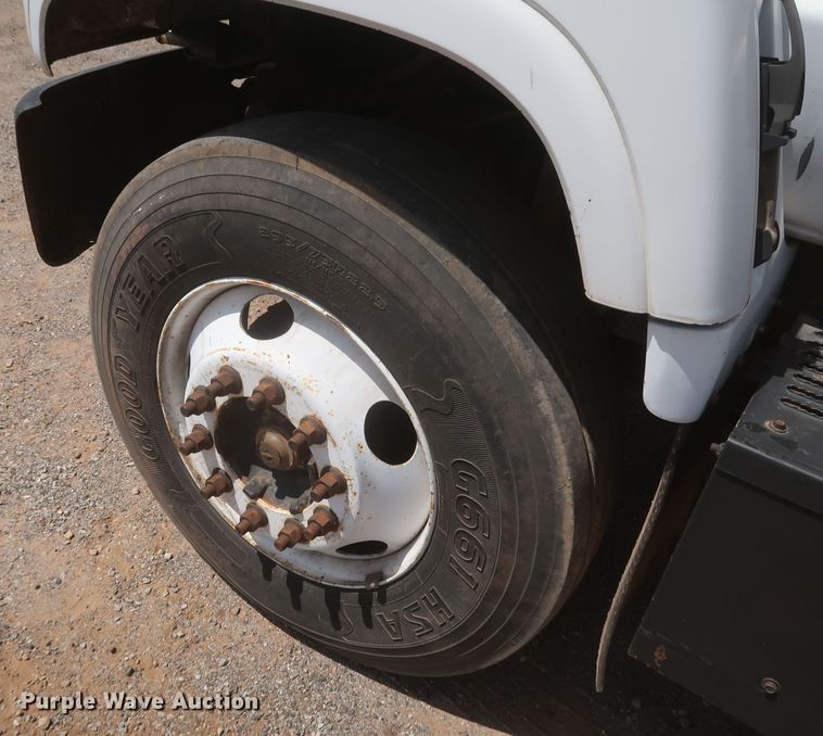 image for item JX9254 1998 Chevrolet C7500  utility / service truck