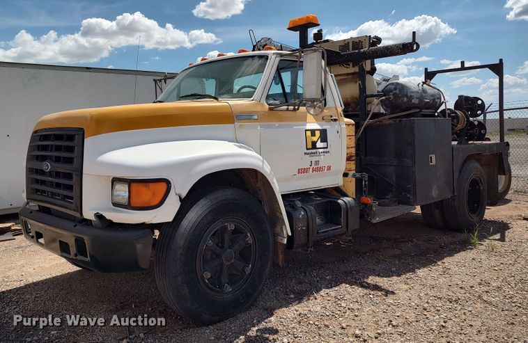 image for item JX9257 1995 Ford F700  utility / service truck