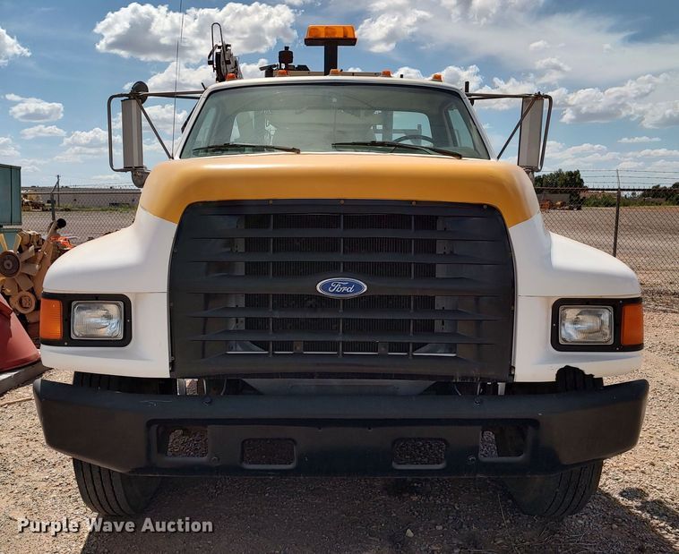 image for item JX9257 1995 Ford F700  utility / service truck