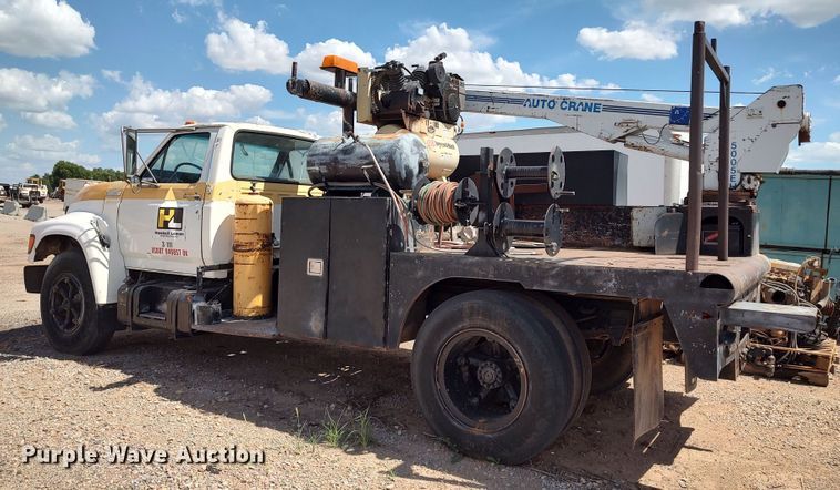 image for item JX9257 1995 Ford F700  utility / service truck