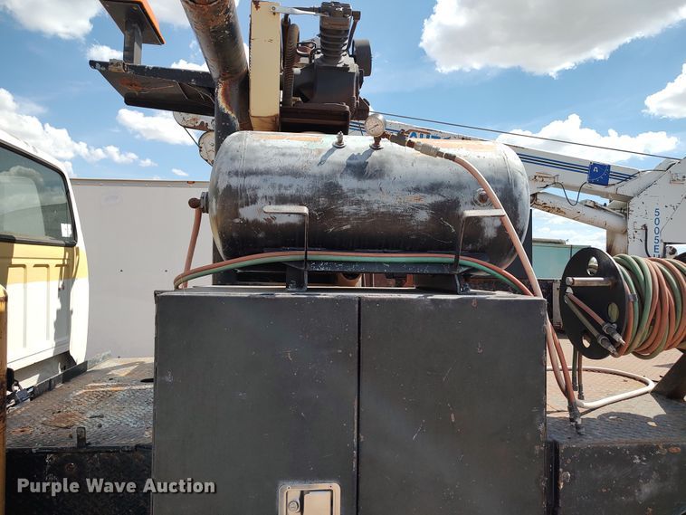 image for item JX9257 1995 Ford F700  utility / service truck