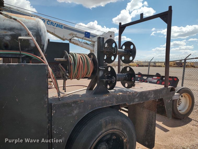 image for item JX9257 1995 Ford F700  utility / service truck