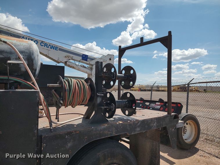 image for item JX9257 1995 Ford F700  utility / service truck