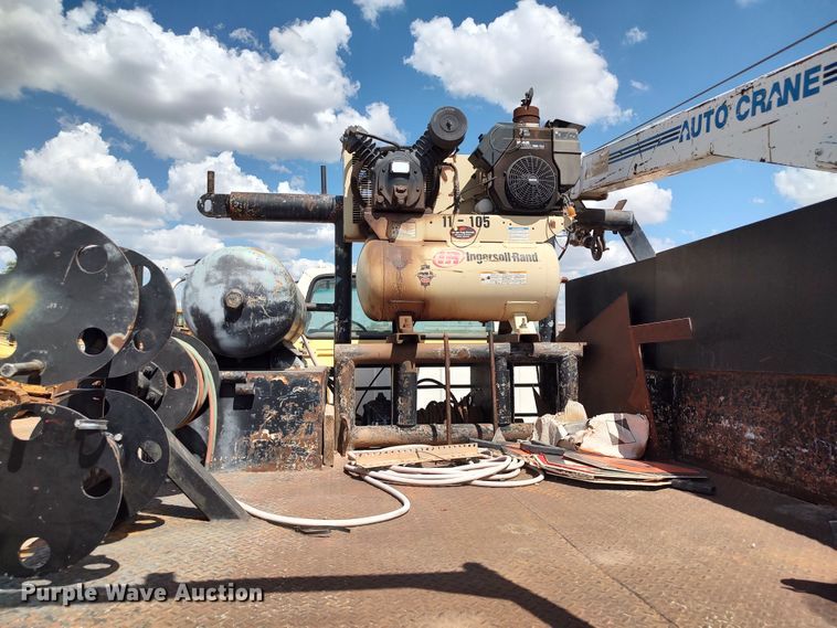 image for item JX9257 1995 Ford F700  utility / service truck