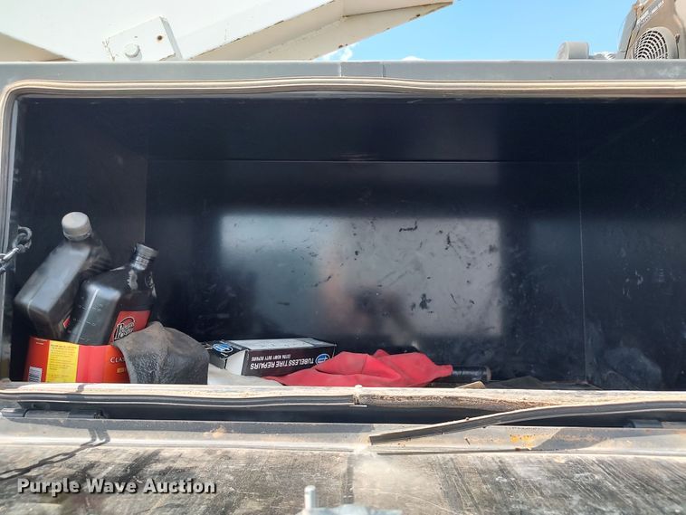 image for item JX9257 1995 Ford F700  utility / service truck