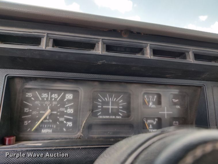 image for item JX9257 1995 Ford F700  utility / service truck