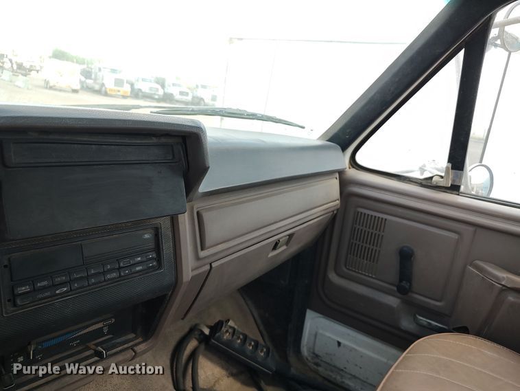 image for item JX9257 1995 Ford F700  utility / service truck