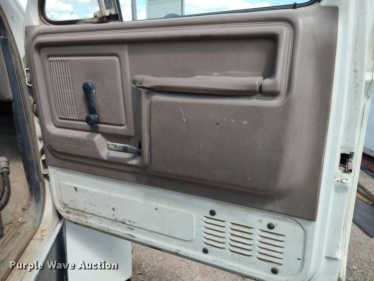 image for item JX9257 1995 Ford F700  utility / service truck