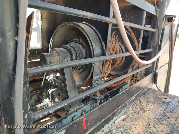 image for item JX9257 1995 Ford F700  utility / service truck