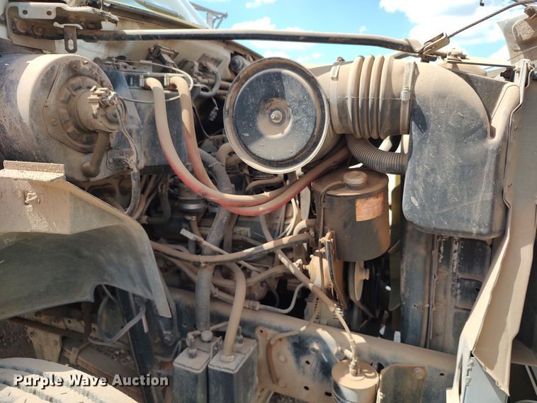 image for item JX9257 1995 Ford F700  utility / service truck