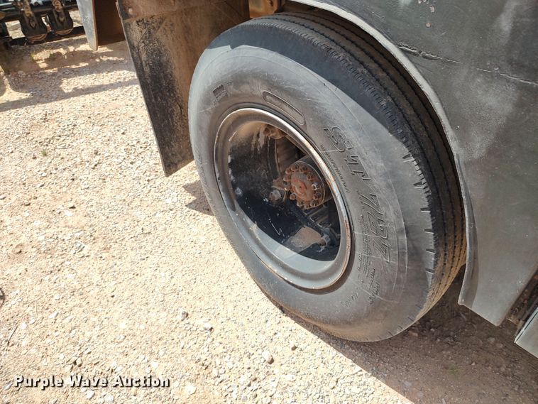 image for item JX9257 1995 Ford F700  utility / service truck