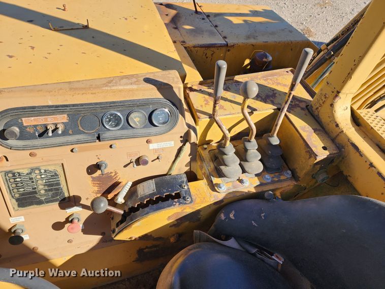 image for item KC9411 1985 Caterpillar 613C  elevating scraper