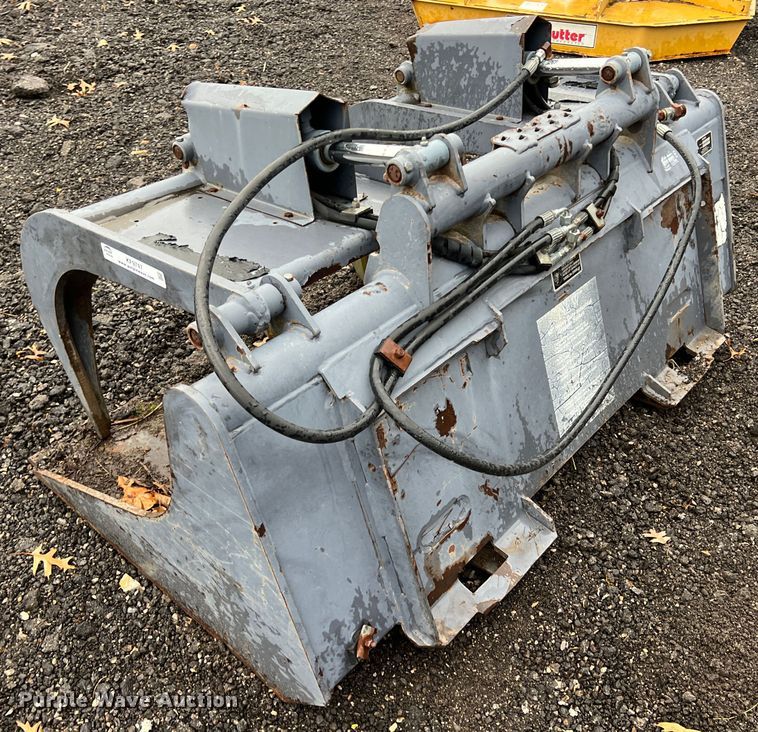 image for item KF9747 Thomas B305  skid steer grapple bucket